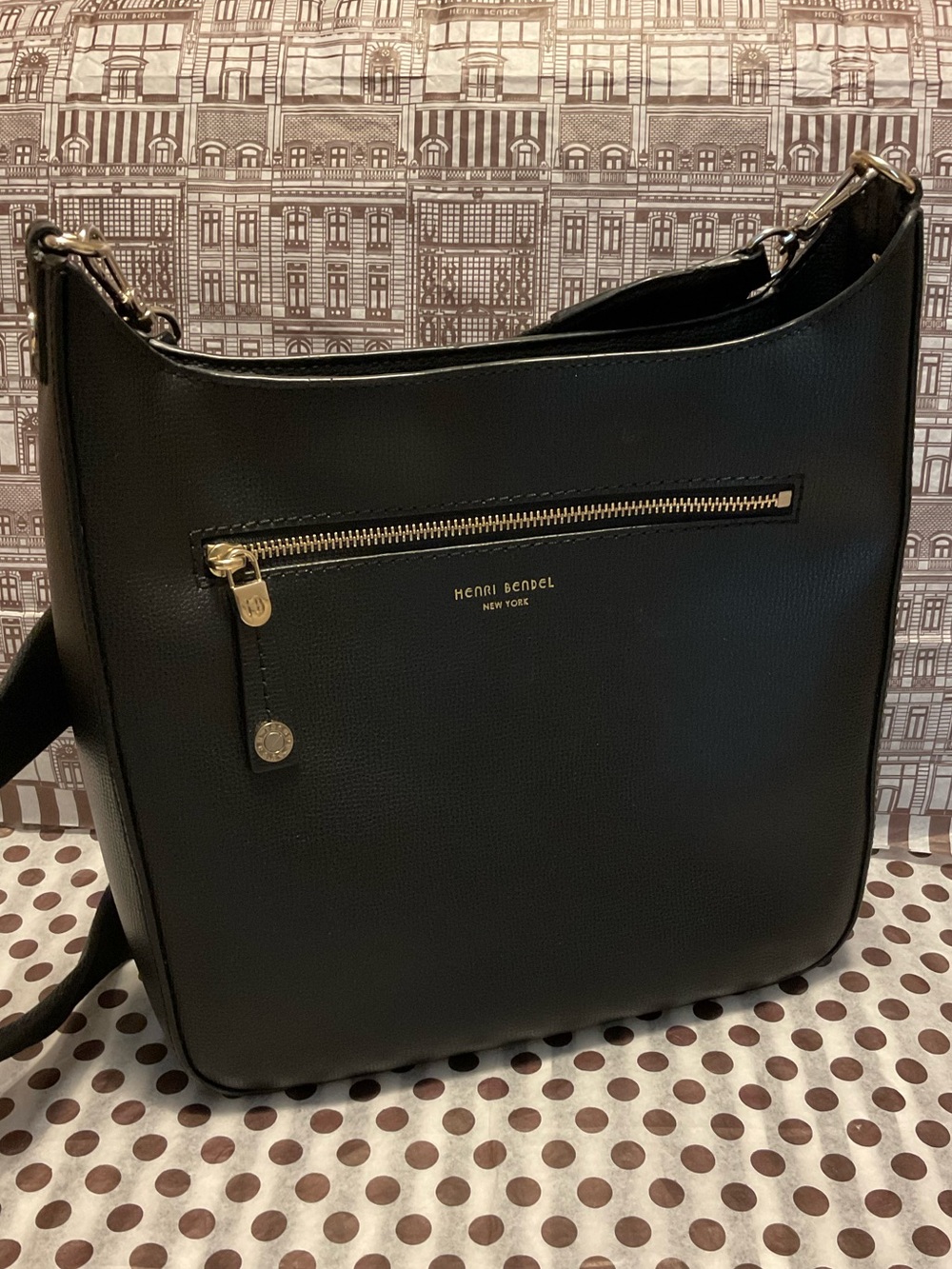 EUC Henri Bendel Bowery Messenger Shoulder/Crossbody Bag Black w Gold Hardware